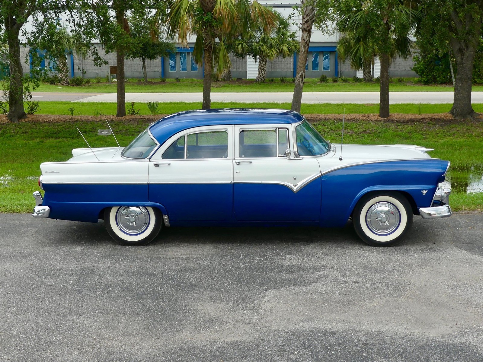 Ford-Fairlane-1955-Sedan-20