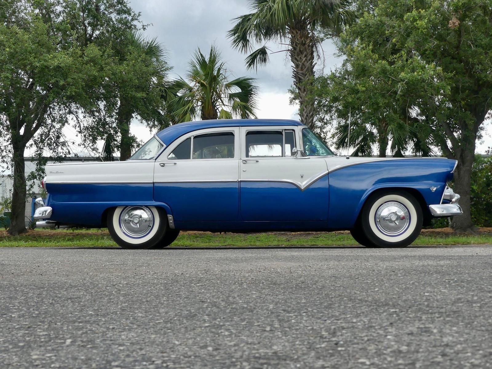 Ford-Fairlane-1955-Sedan-21