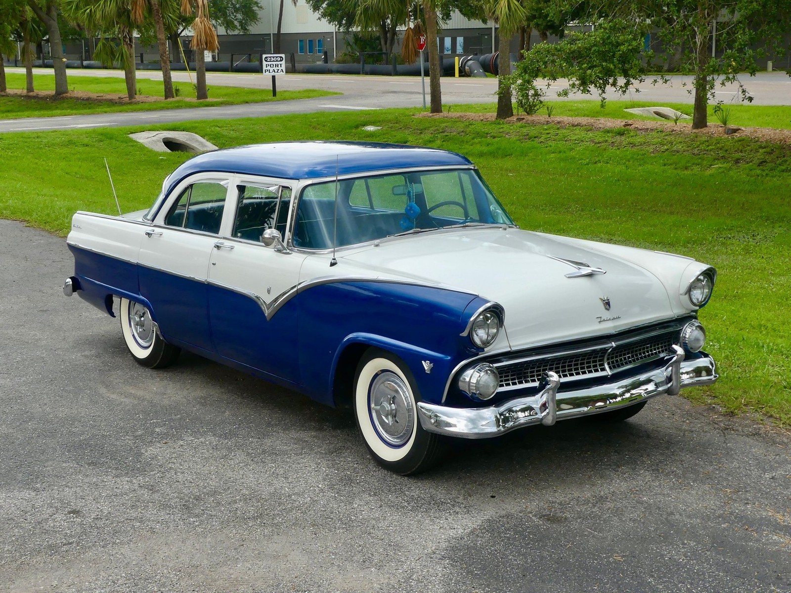 Ford-Fairlane-1955-Sedan-23
