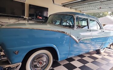 Ford-Fairlane-1955-Sedan