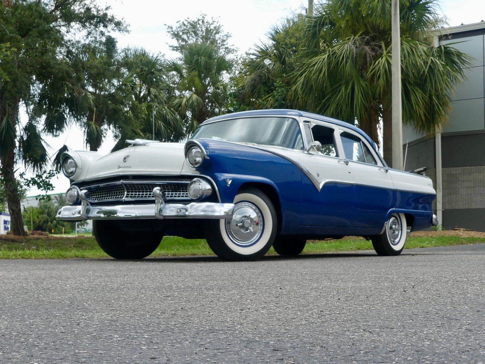 Ford-Fairlane-1955-Sedan-7