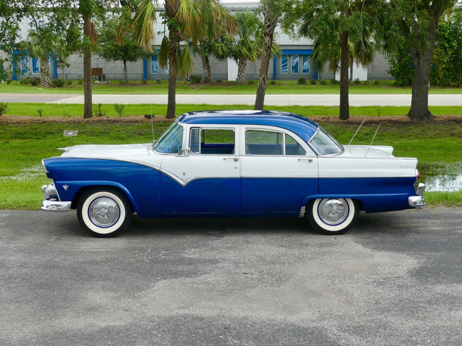 Ford-Fairlane-1955-Sedan-9