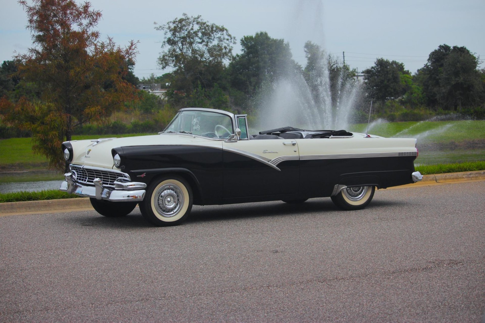 Ford Fairlane 1956 2 Door