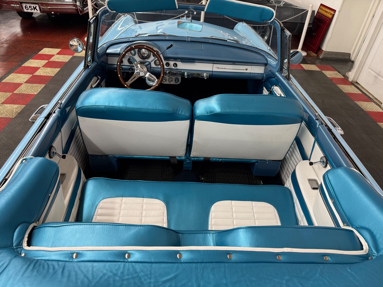 Ford-Fairlane-1956-33