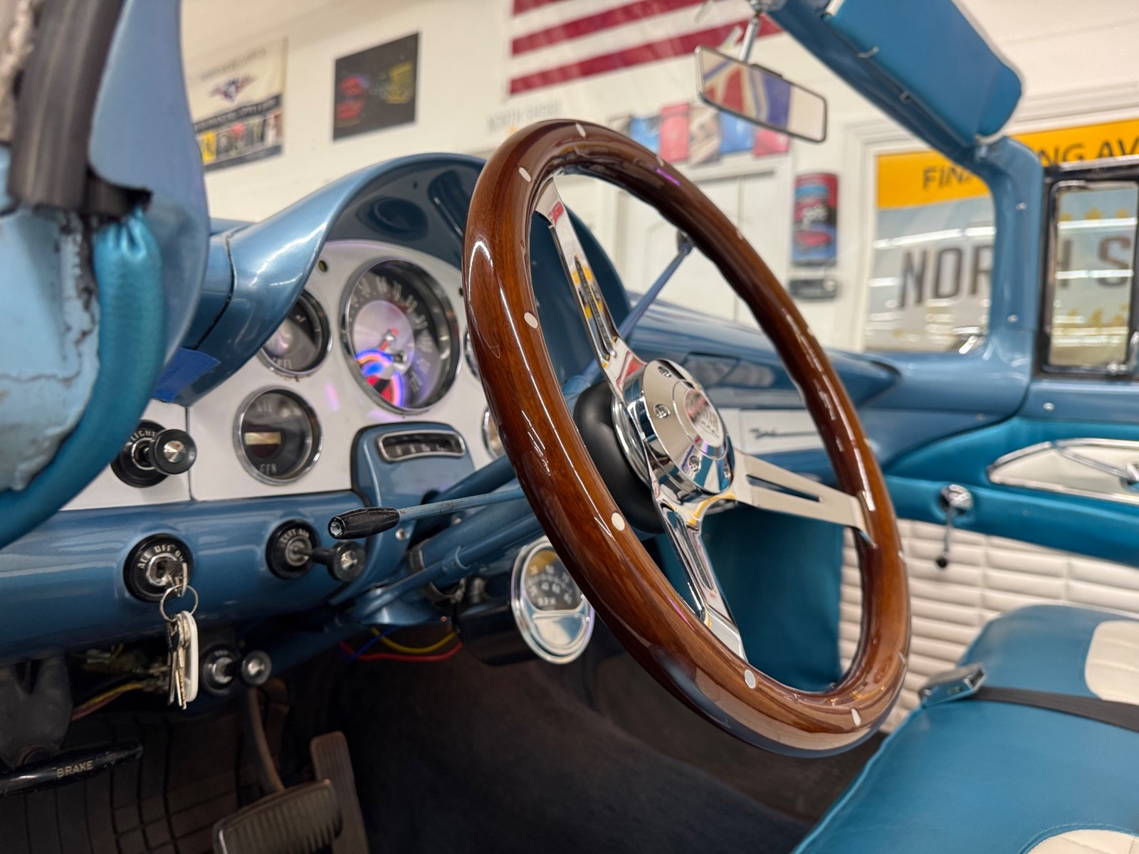 Ford-Fairlane-1956-37