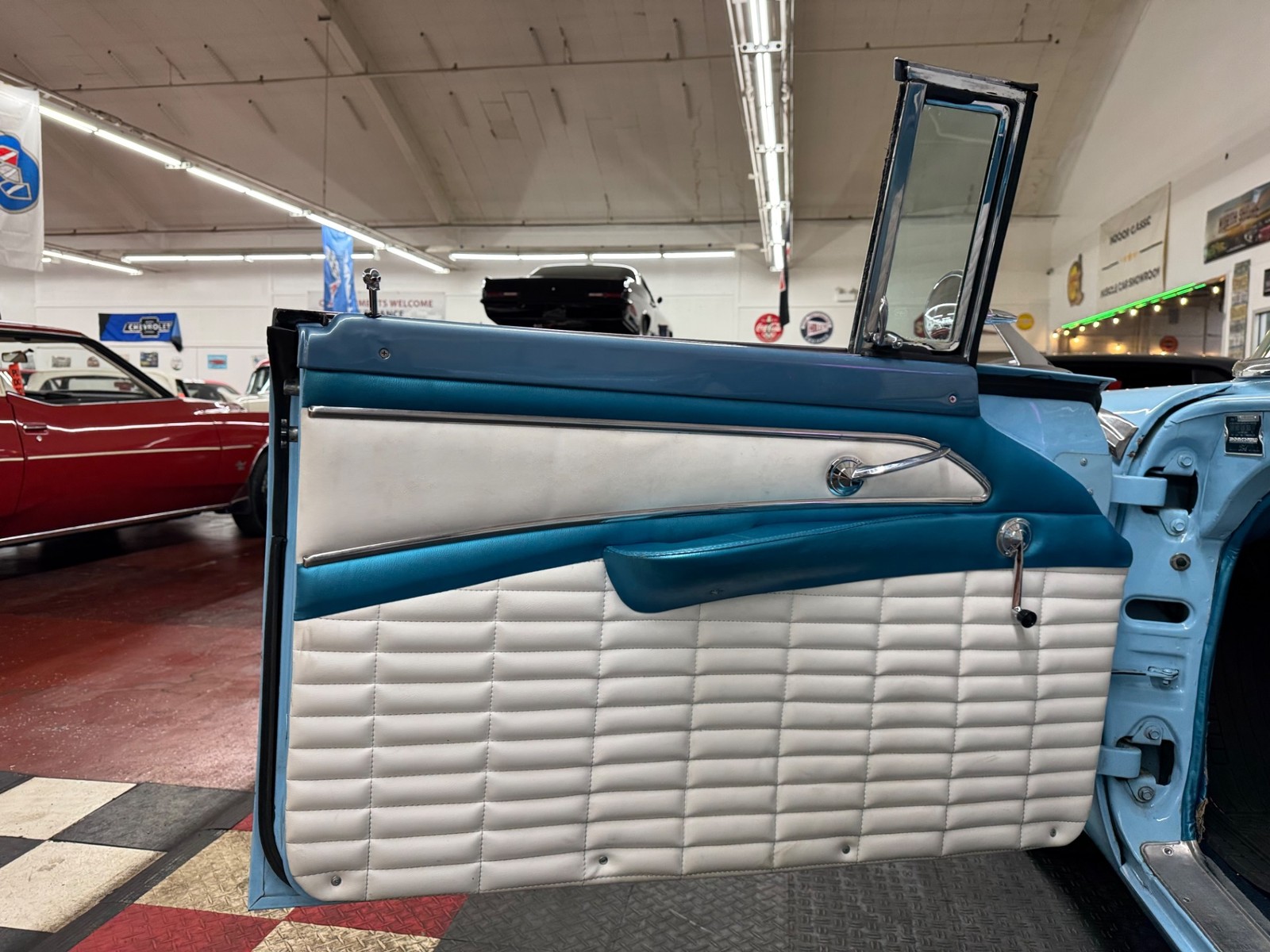 Ford-Fairlane-1956-39