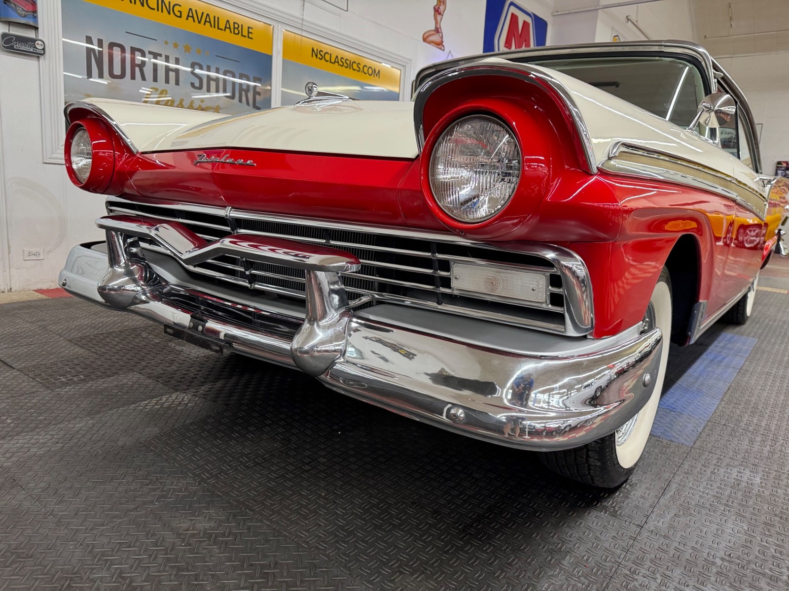 Ford-Fairlane-1957-2-Door-10