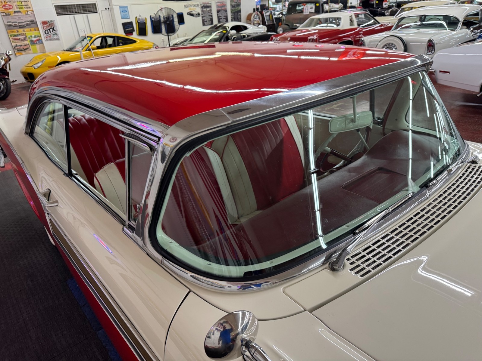 Ford-Fairlane-1957-2-Door-12