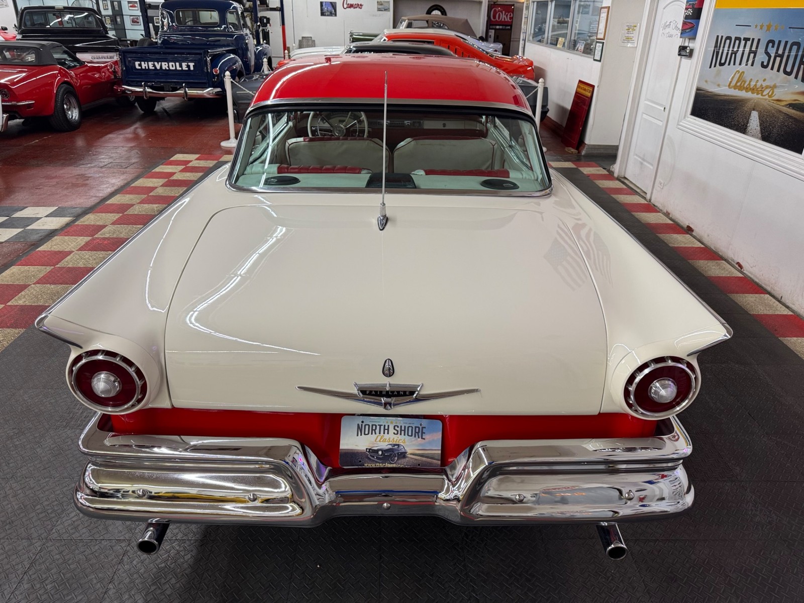 Ford-Fairlane-1957-2-Door-14