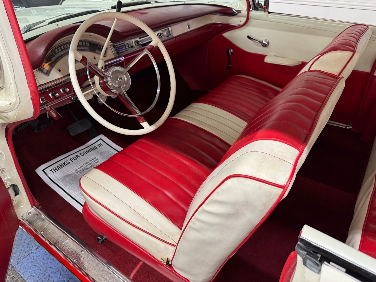 Ford-Fairlane-1957-2-Door-16