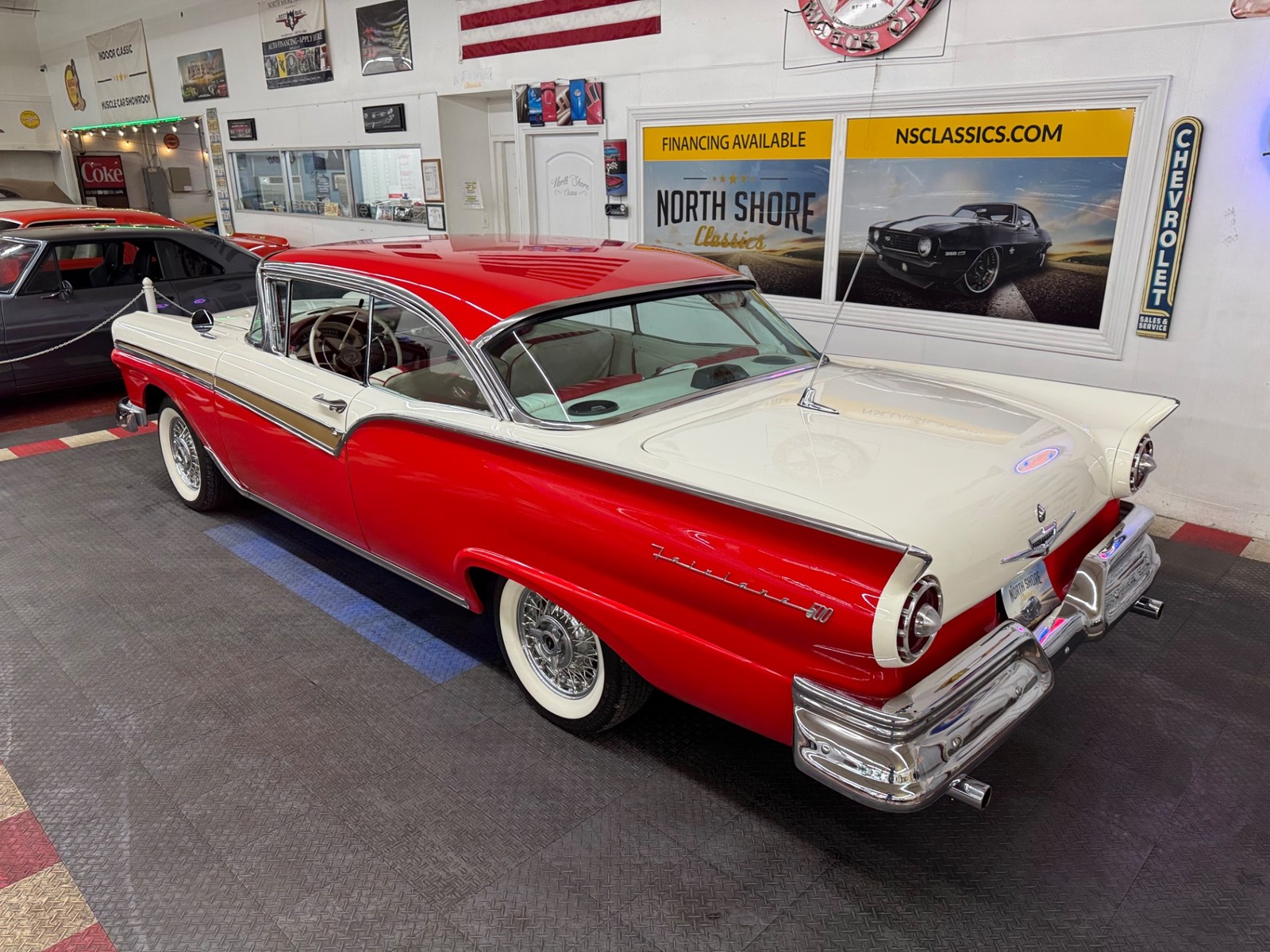 Ford-Fairlane-1957-2-Door-3