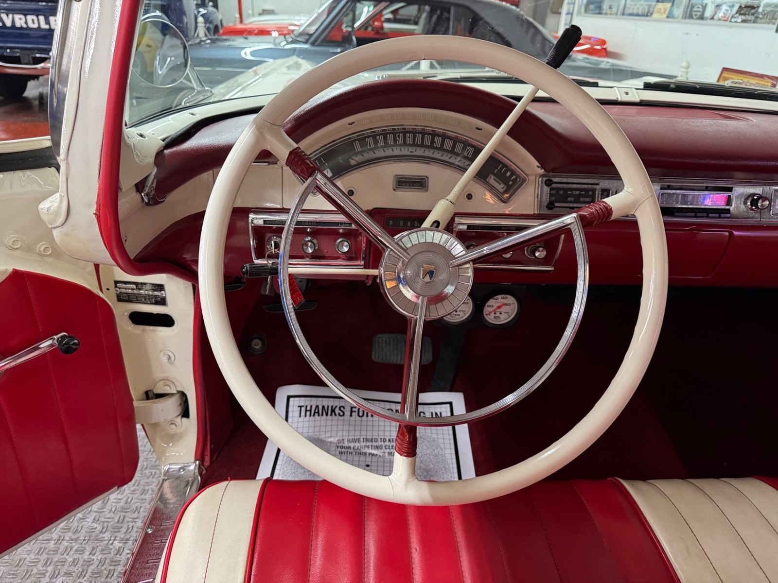 Ford-Fairlane-1957-2-Door-34