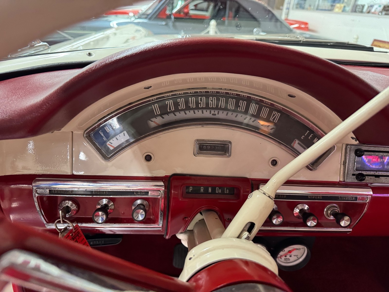 Ford-Fairlane-1957-2-Door-35