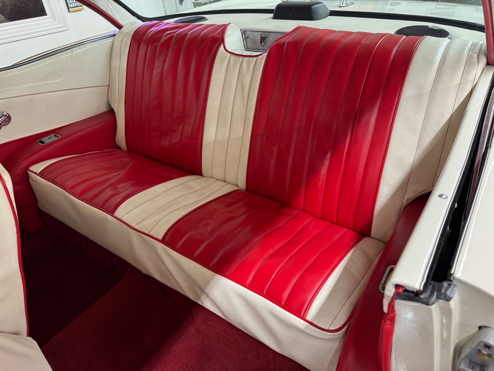 Ford-Fairlane-1957-2-Door-39