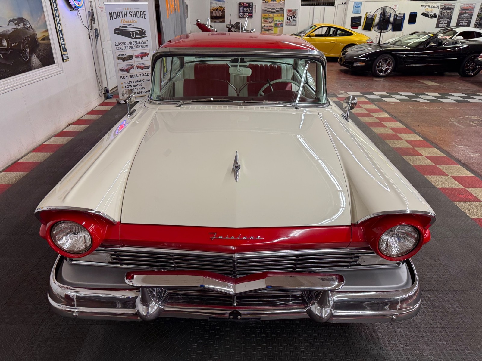 Ford-Fairlane-1957-2-Door-7