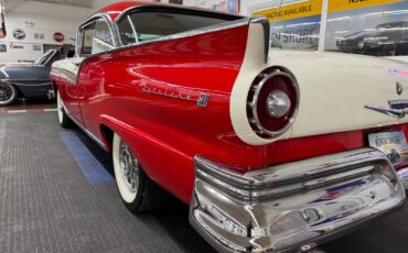 Ford-Fairlane-1957-26