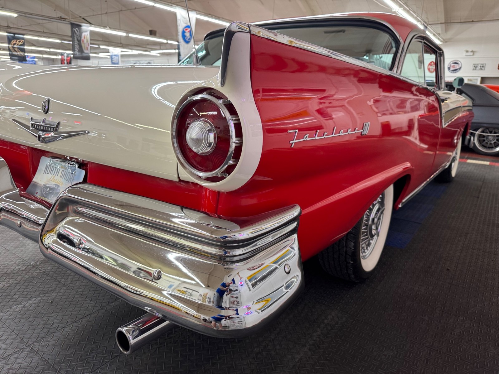 Ford-Fairlane-1957-32
