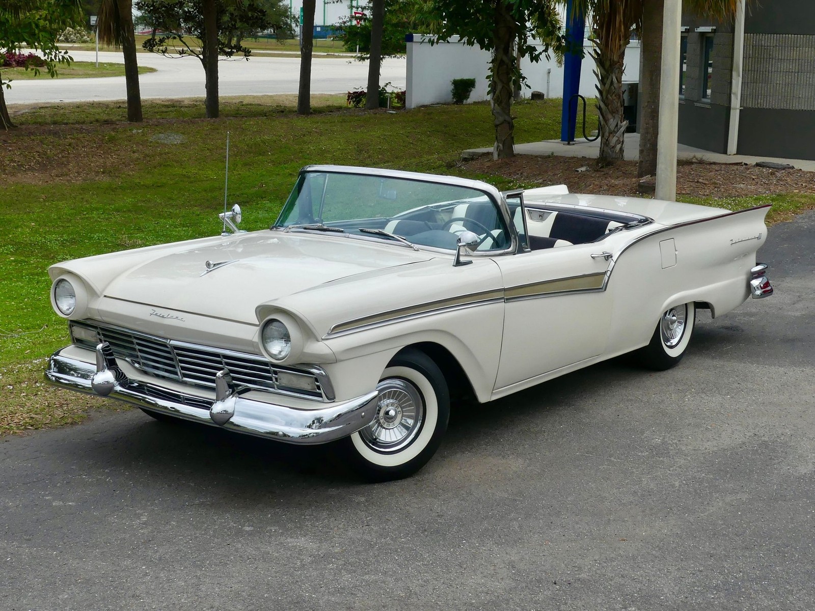 Ford-Fairlane-1957-Convertible-7