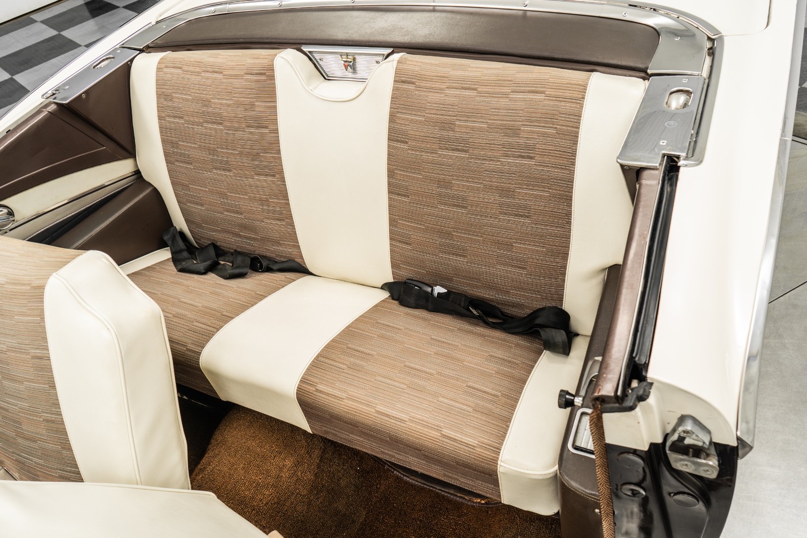 Ford-Fairlane-1957-Coupe-15