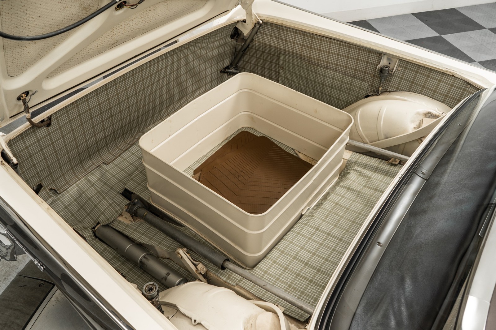 Ford-Fairlane-1957-Coupe-18