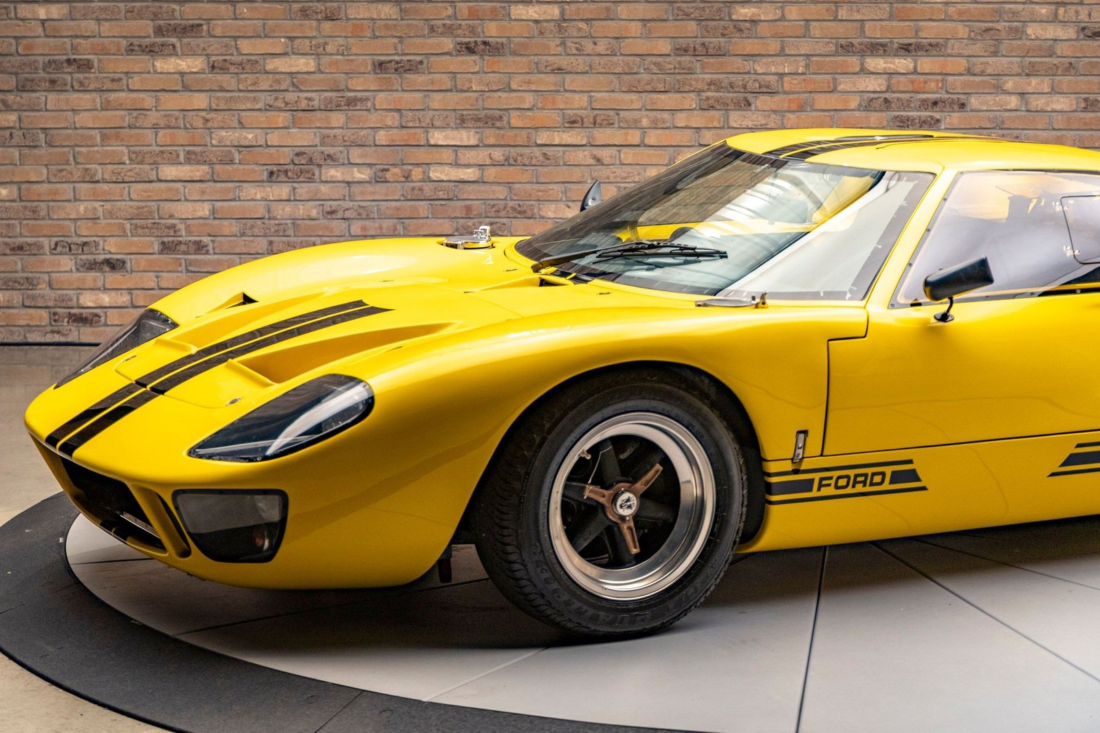 Ford-GT40-1965-Coupe-10