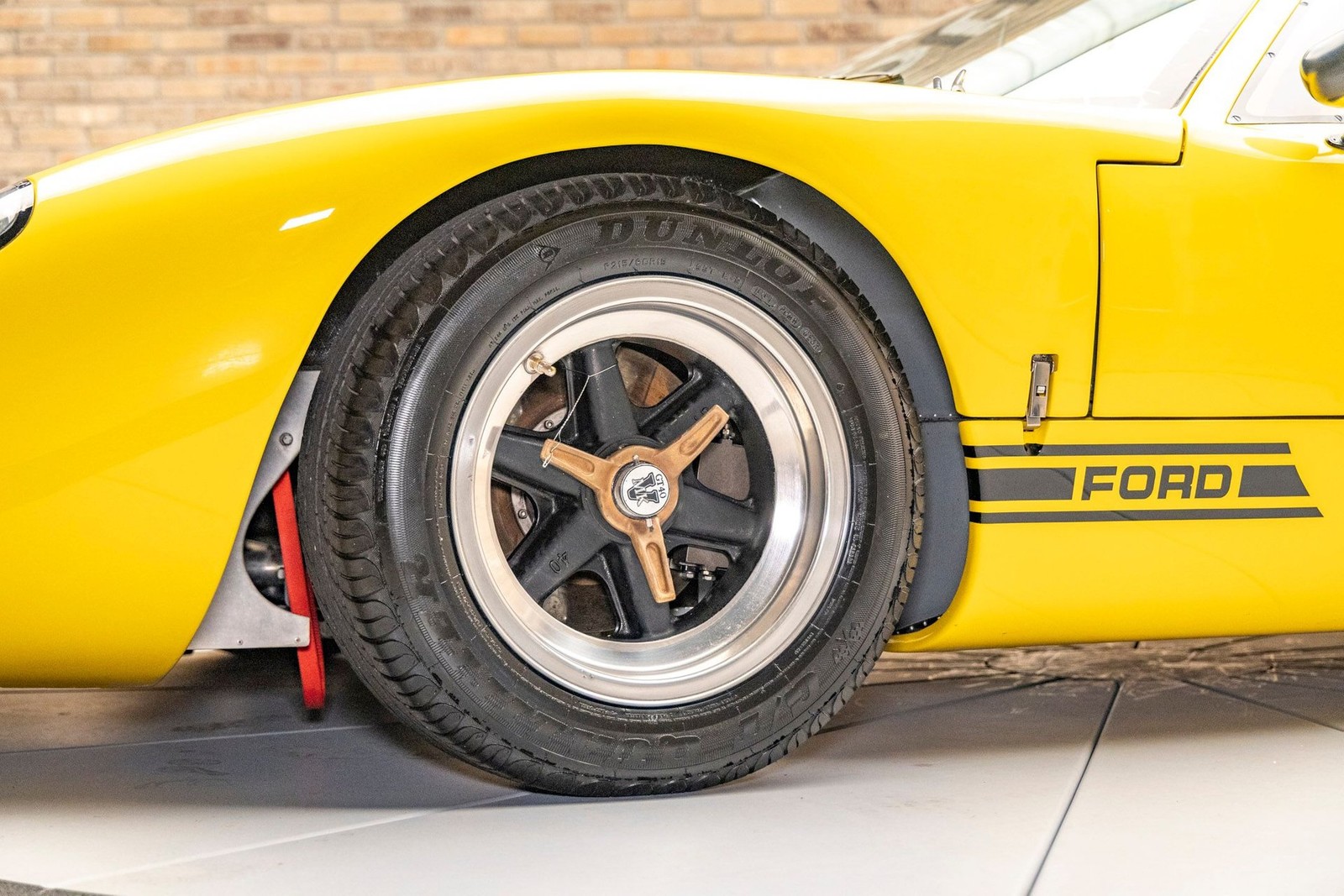 Ford-GT40-1965-Coupe-14