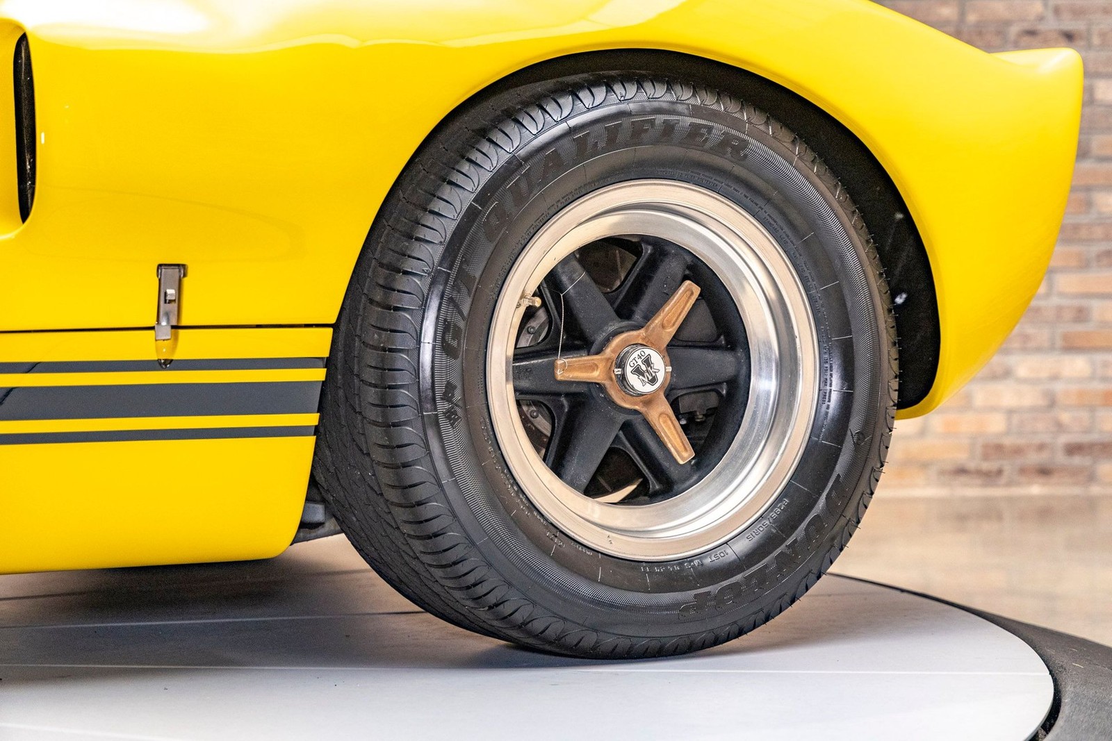 Ford-GT40-1965-Coupe-15