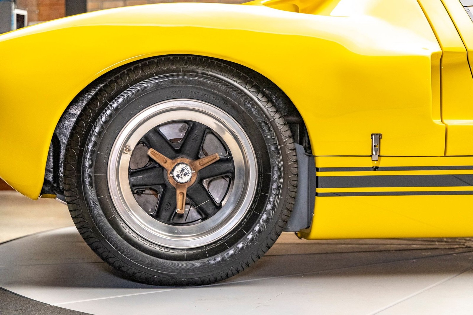 Ford-GT40-1965-Coupe-16