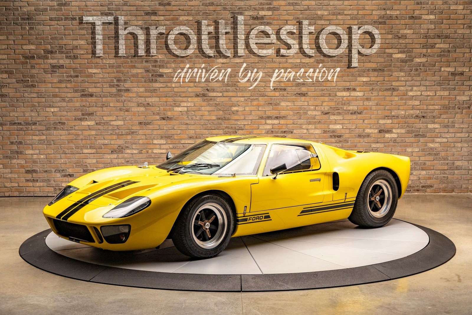Ford-GT40-1965-Coupe-2