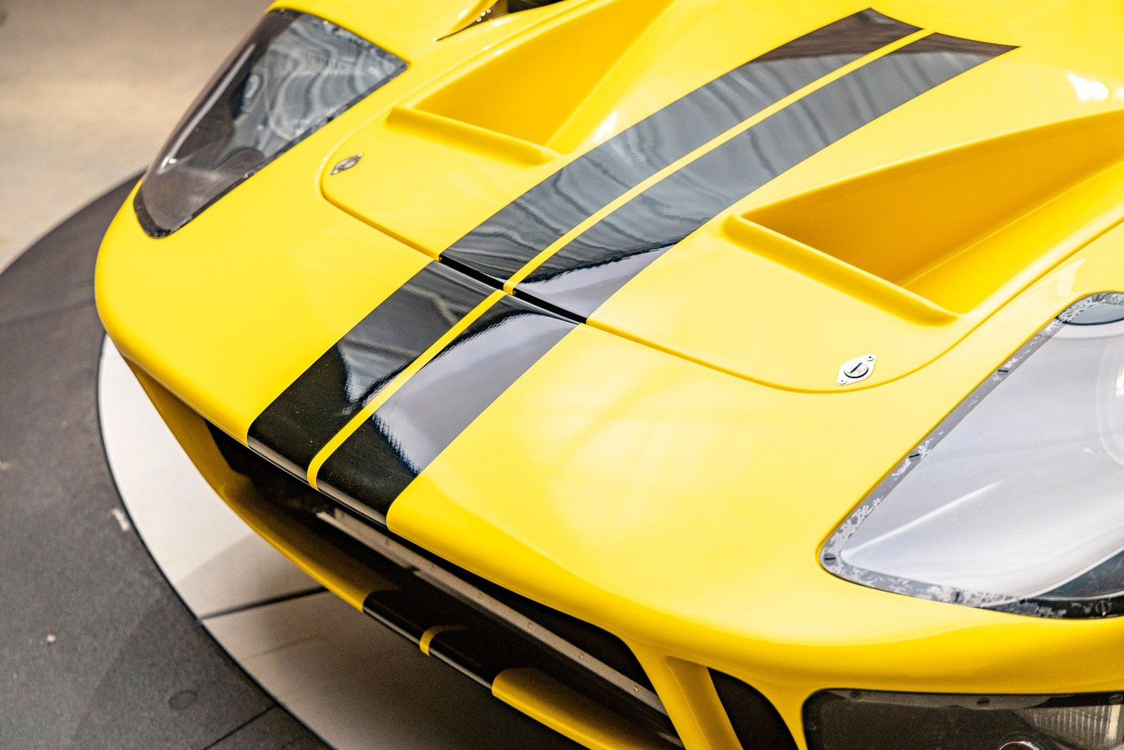 Ford-GT40-1965-Coupe-21