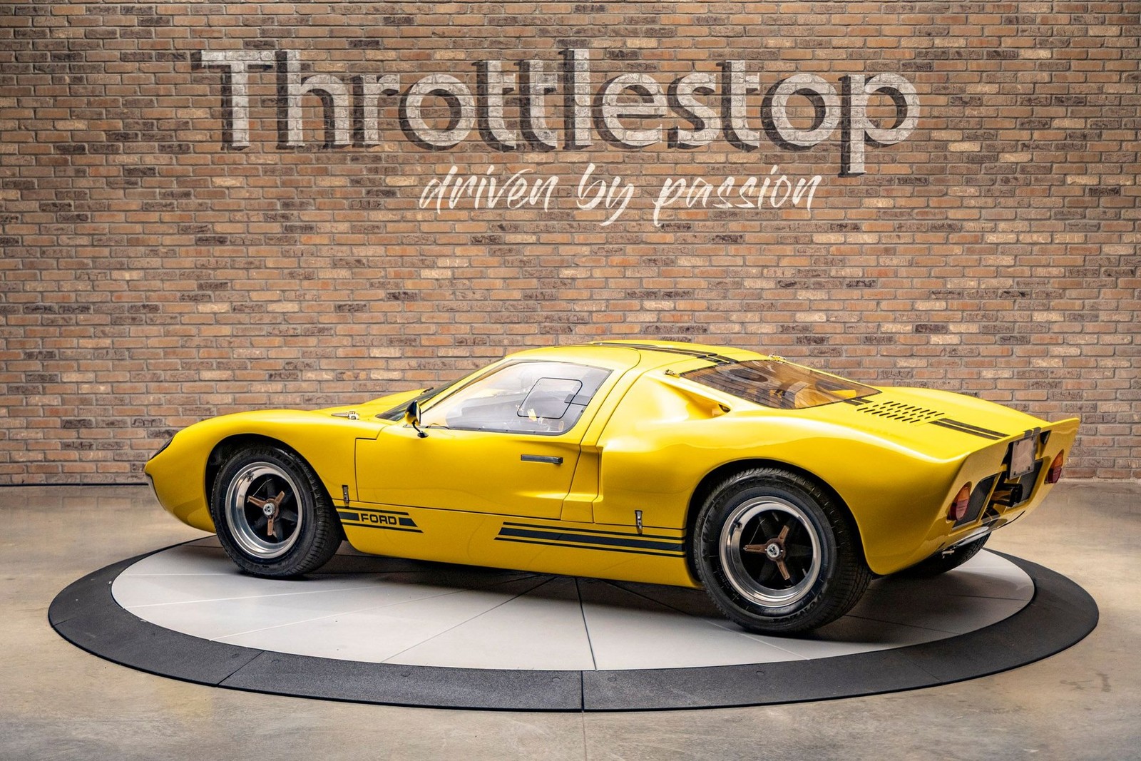 Ford-GT40-1965-Coupe-8