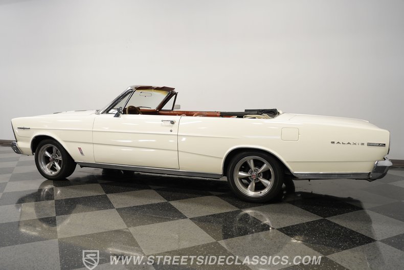 Ford-Galaxie-1966-White-Emberglo-11