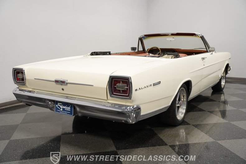 Ford-Galaxie-1966-White-Emberglo-12