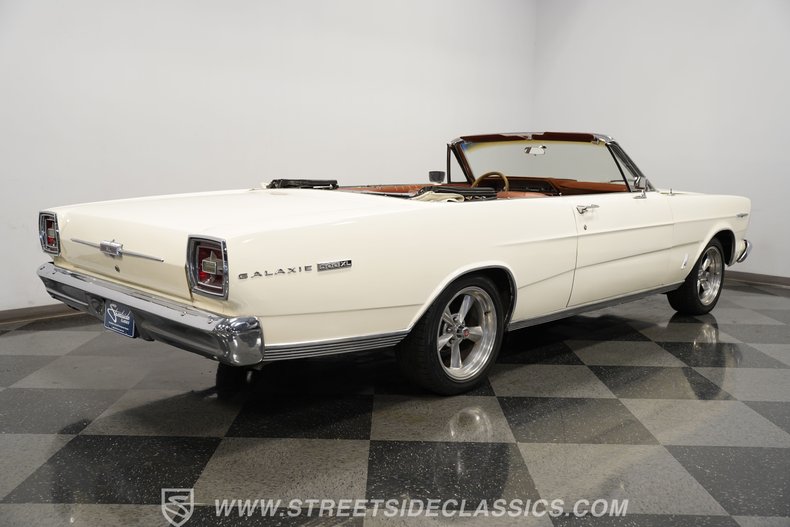 Ford-Galaxie-1966-White-Emberglo-13