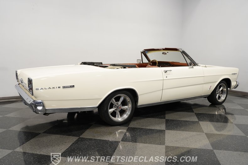 Ford-Galaxie-1966-White-Emberglo-14