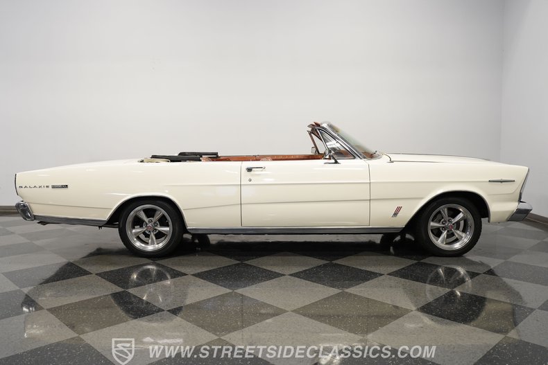 Ford-Galaxie-1966-White-Emberglo-15