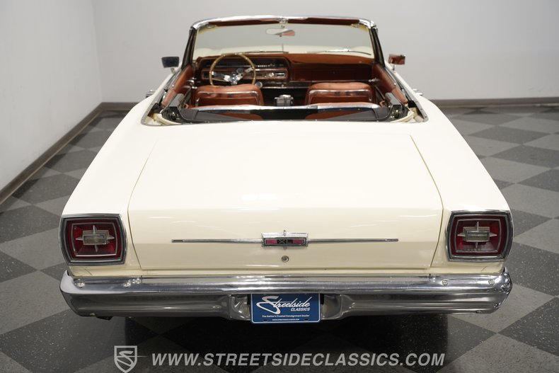 Ford-Galaxie-1966-White-Emberglo-29