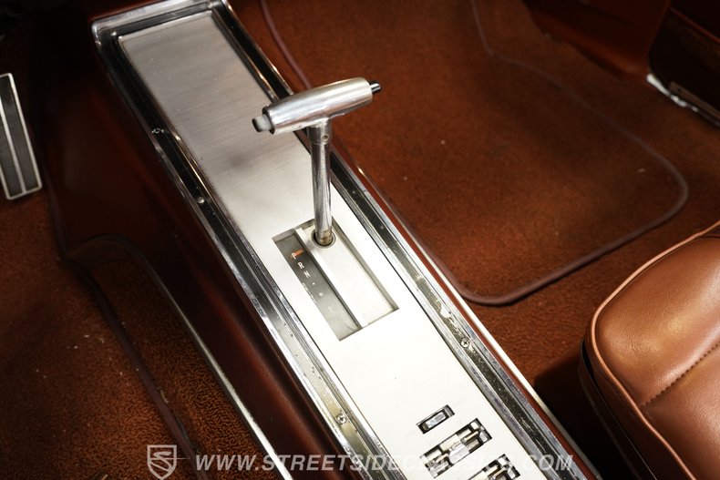 Ford-Galaxie-1966-White-Emberglo-3