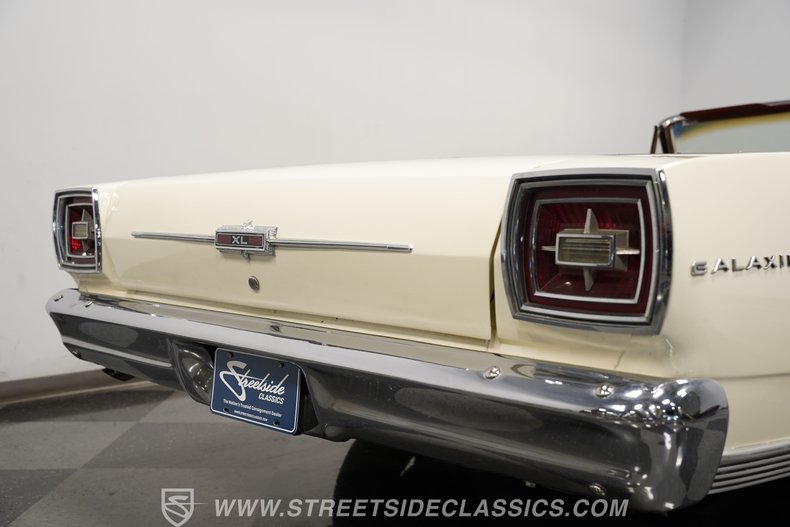 Ford-Galaxie-1966-White-Emberglo-30