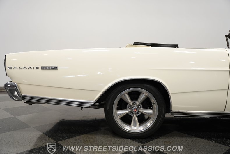 Ford-Galaxie-1966-White-Emberglo-32