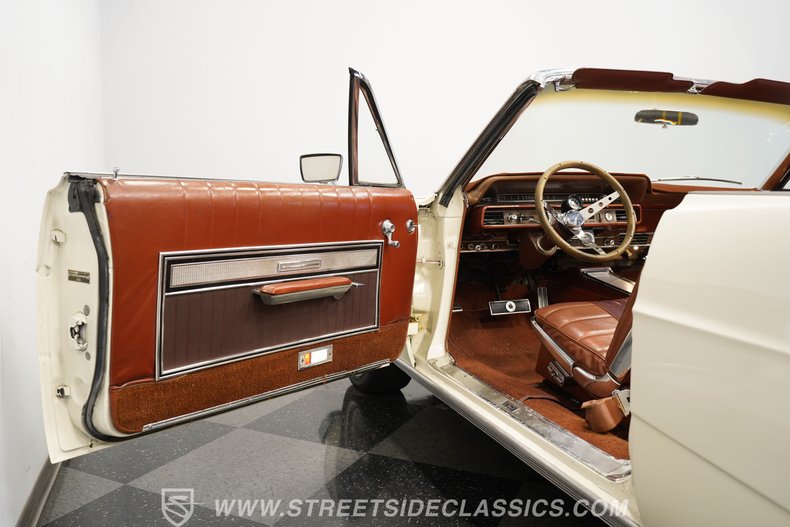 Ford-Galaxie-1966-White-Emberglo-39