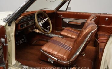 Ford-Galaxie-1966-White-Emberglo-41