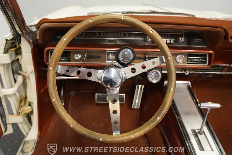 Ford-Galaxie-1966-White-Emberglo-43