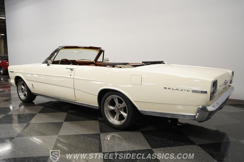Ford-Galaxie-1966-White-Emberglo-49