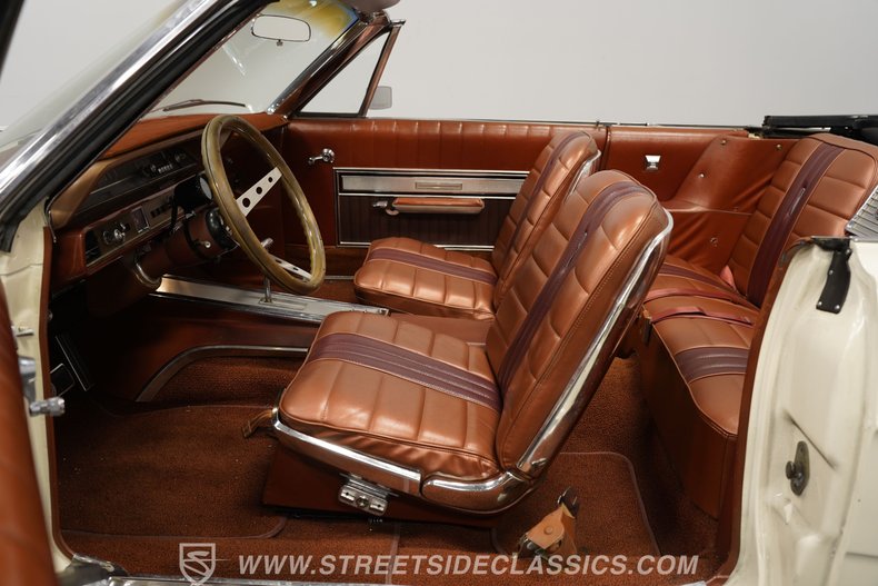 Ford-Galaxie-1966-White-Emberglo-5