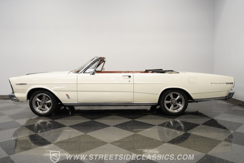Ford-Galaxie-1966-White-Emberglo-9