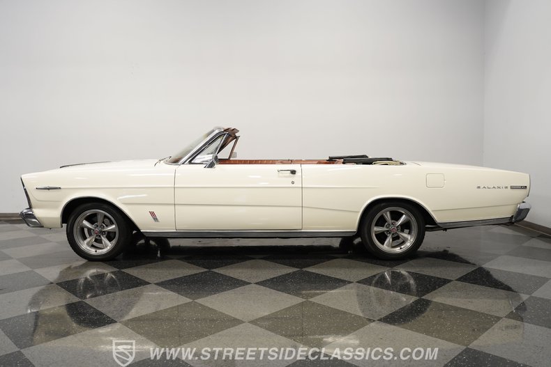 Ford-Galaxie-1966-White-Emberglo