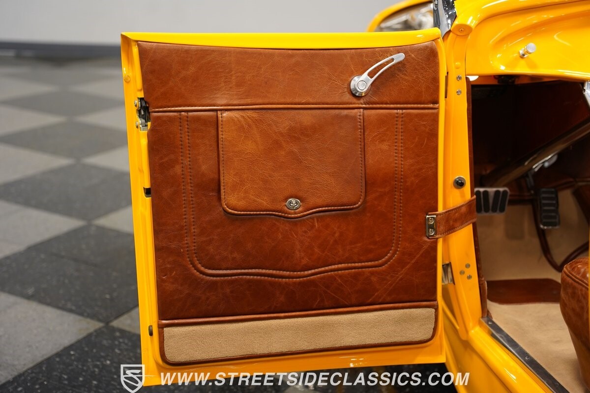 Ford-Highboy-1930-Coupe-37