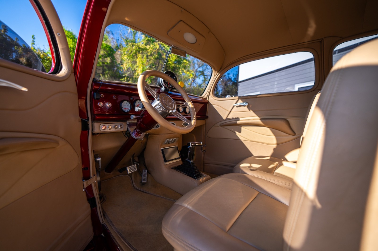 Ford-Humpback-1937-Sedan-11