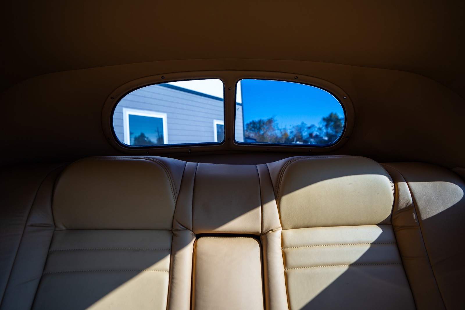 Ford-Humpback-1937-Sedan-22